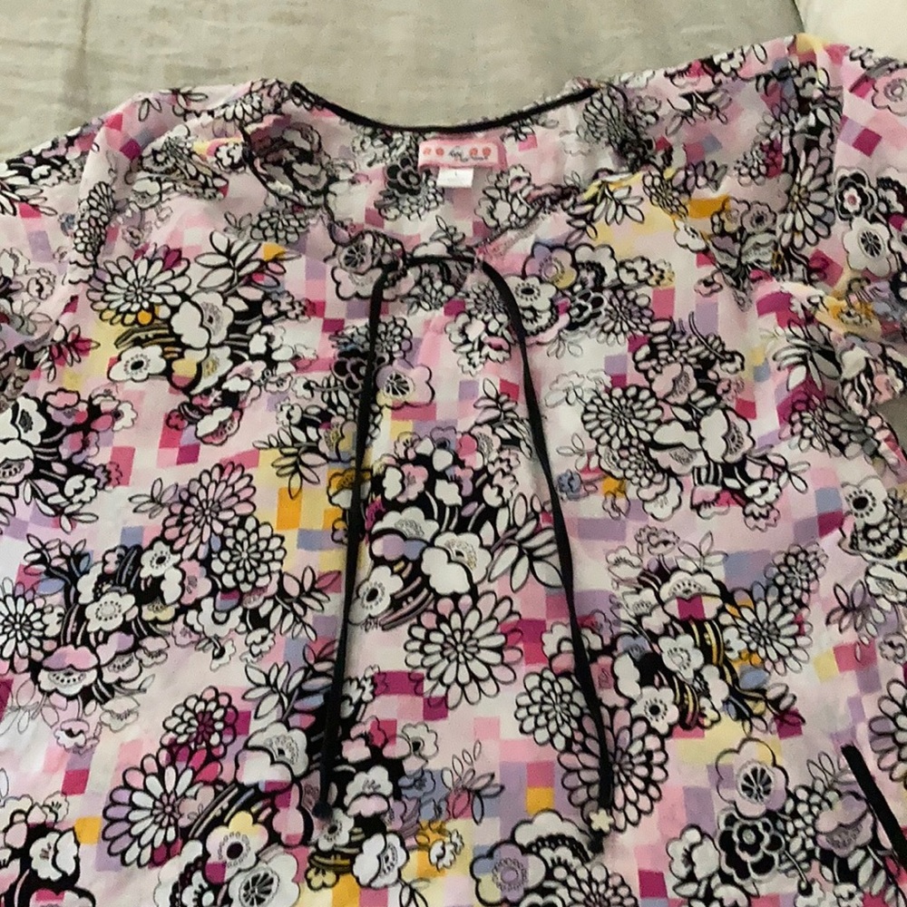 Koi scrub top Size L